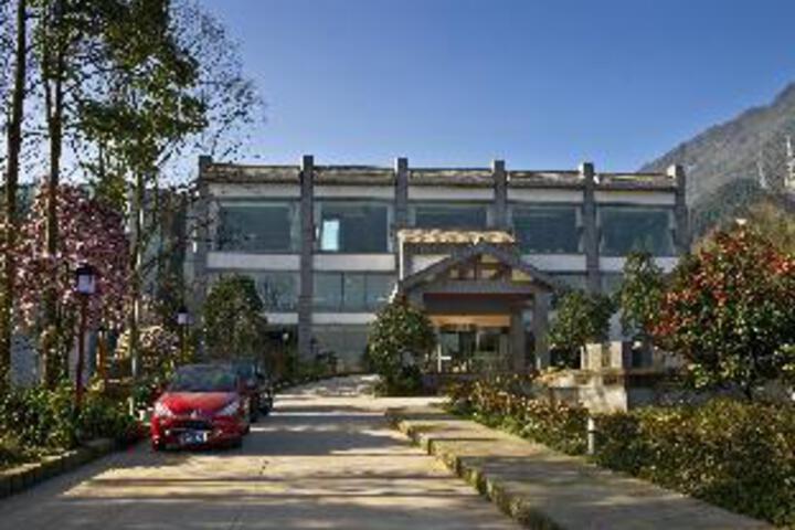 Image of Emeishan Huasheng Spa Hotel