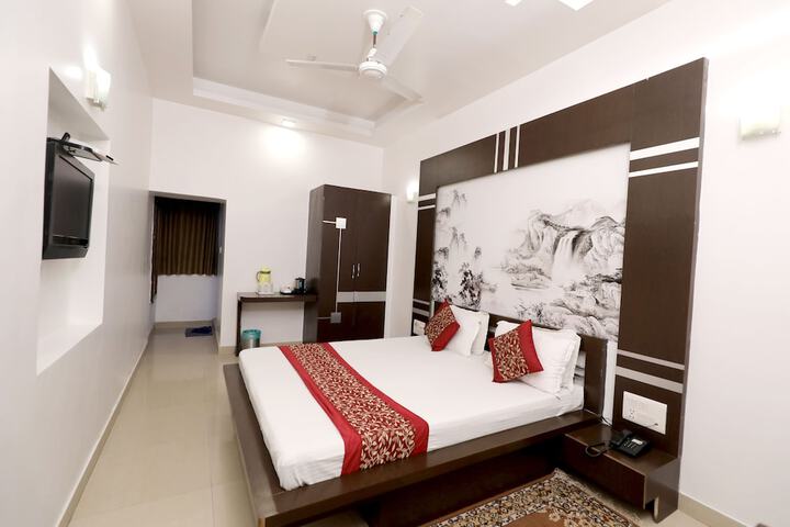 Room 9 of 20