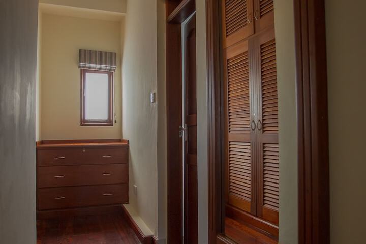 Room 12 of 82