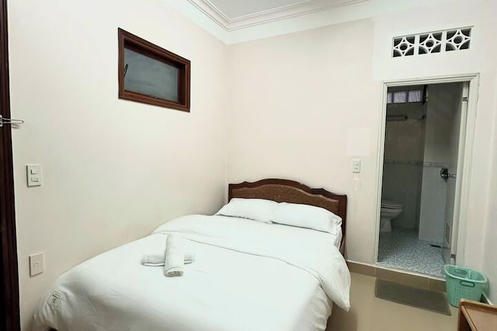 Room 9 of 34
