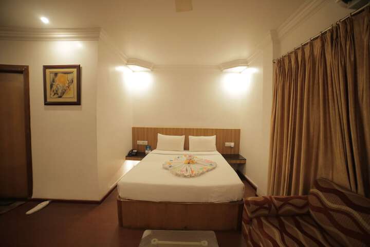 Room 9 of 35