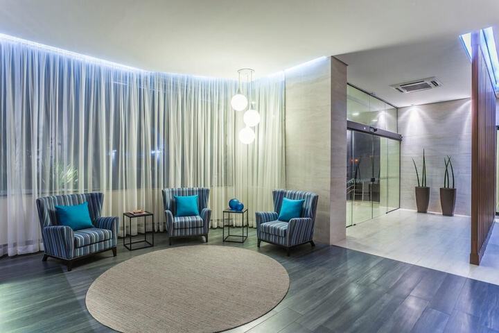 Entrance & Lobby