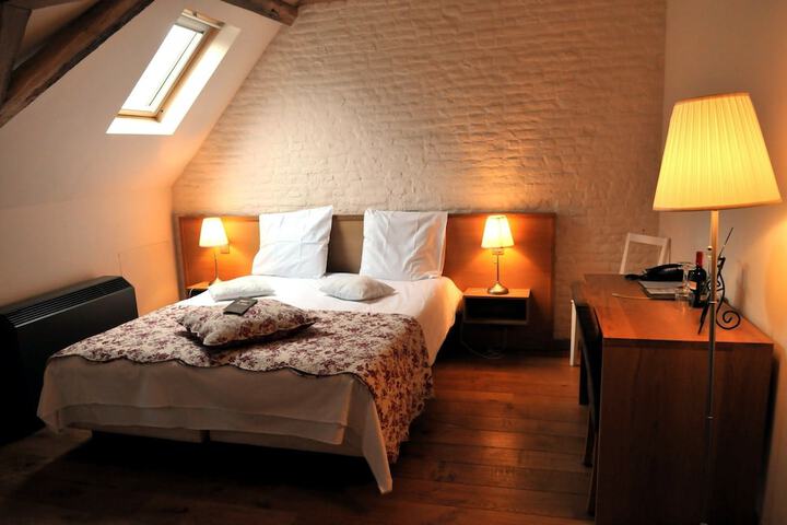 Room 10 of 47