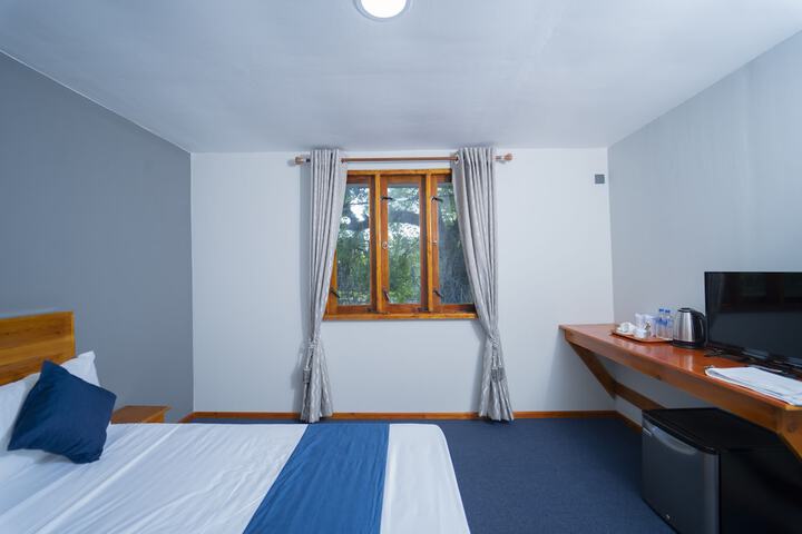 Room 8 of 13