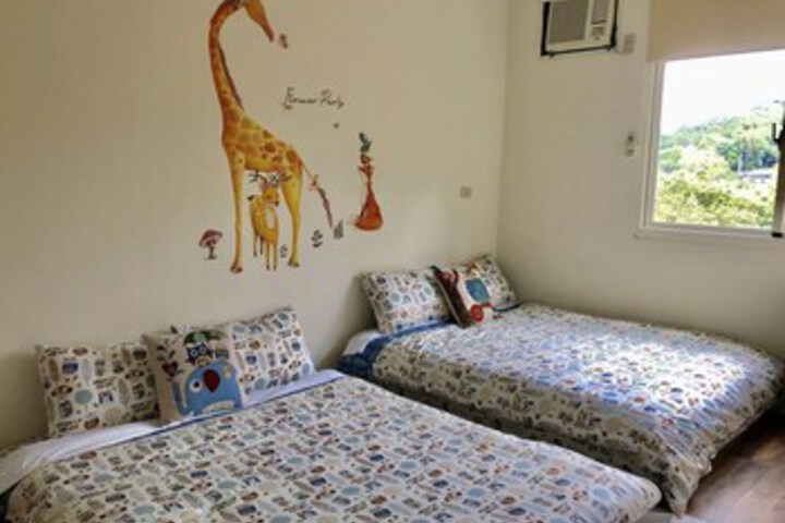 Room 6 of 13