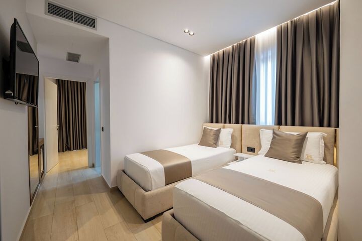 Room 27 of 95