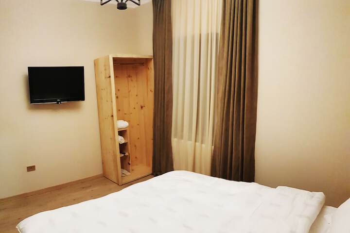 Room 4 of 21