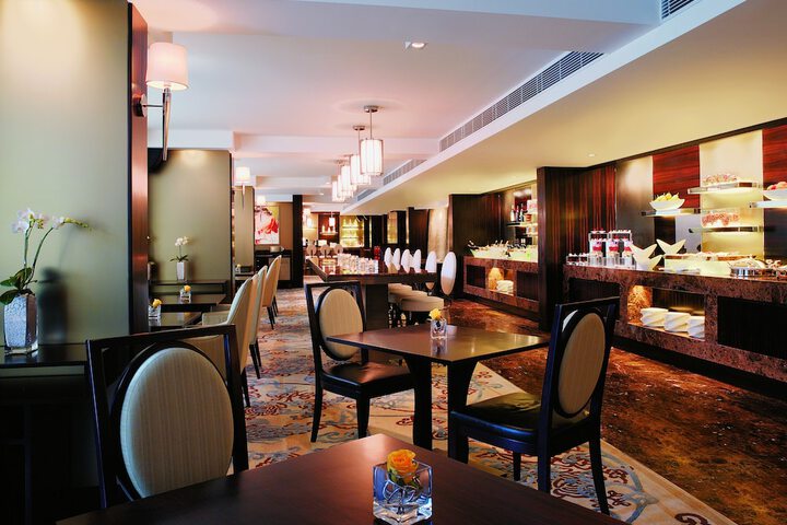 Lounge 84 of 103
