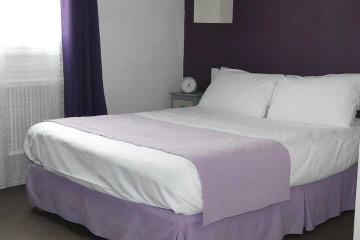 Room 11 of 32