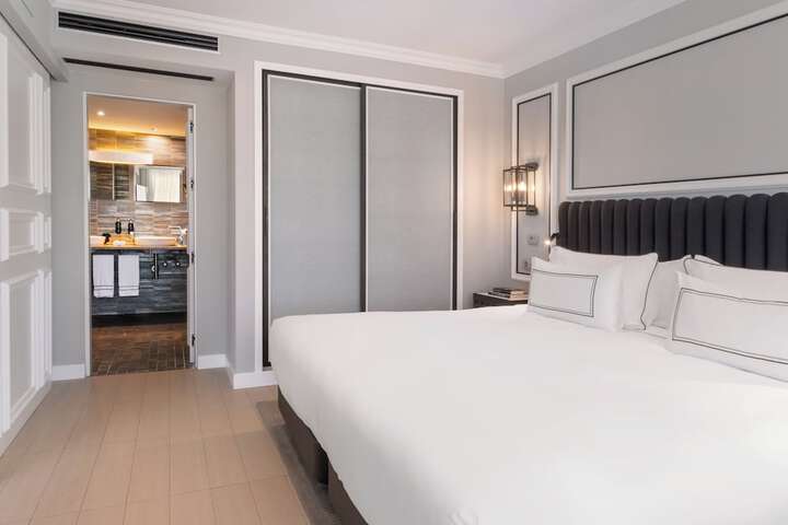 Room 32 of 72