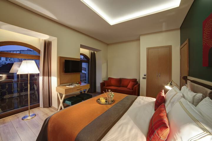 Room 32 of 75