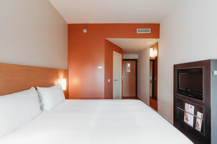 Room 9 of 116