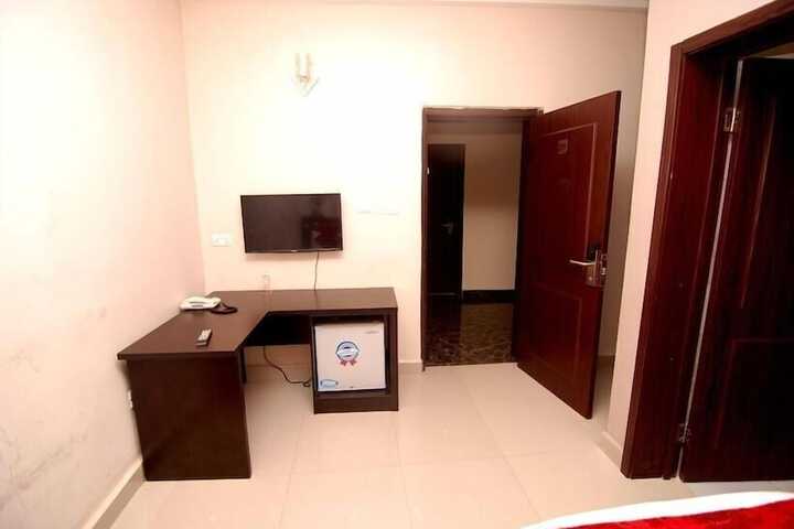 Room 10 of 48