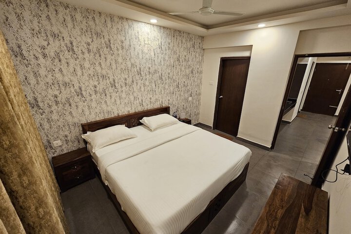 Room 8 of 25