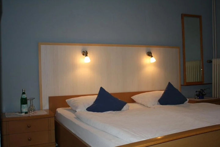 Room 5 of 6