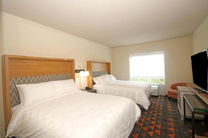 2 Queen Beds (5 of 7)