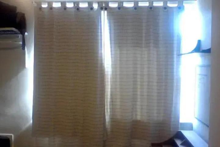Room 6 of 8