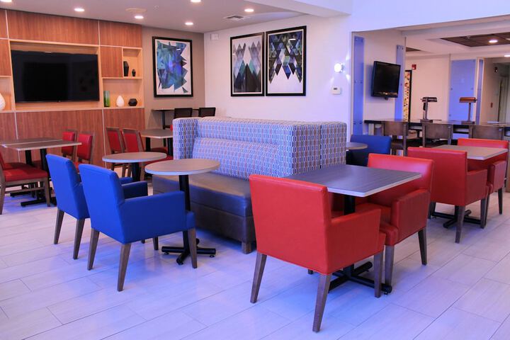 Breakfast/Coffee Service 37 of 46