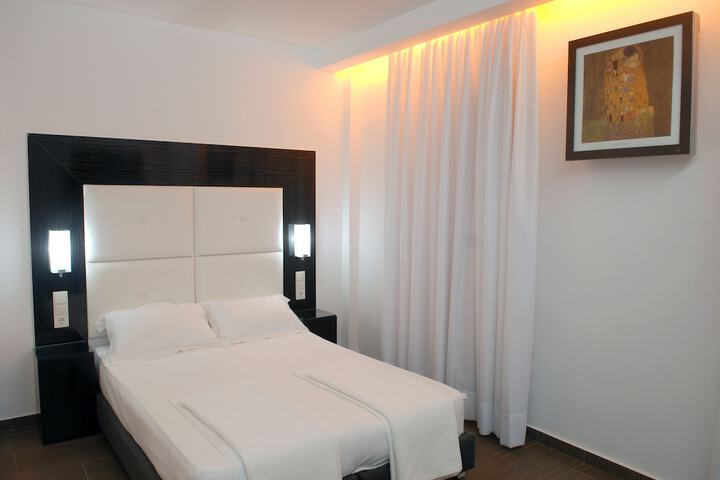 Room 8 of 38