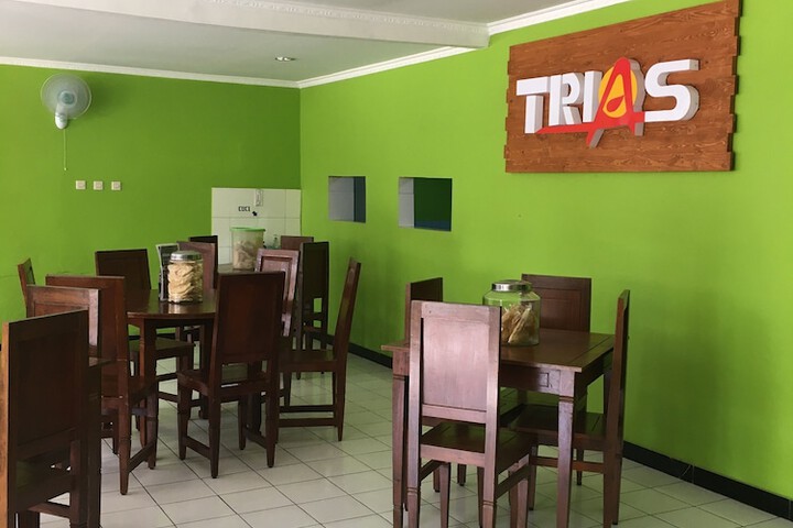 Dining 9 of 12