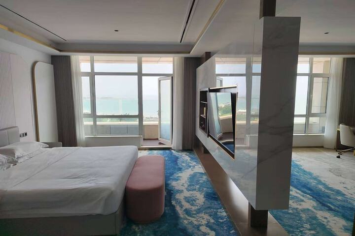 Room 18 of 23
