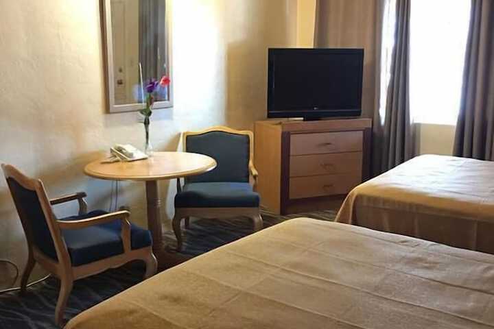 Room 6 of 12