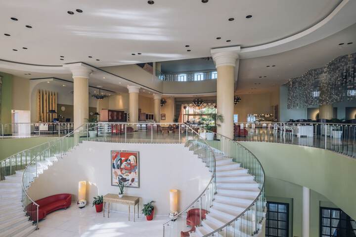 Entrance & Lobby