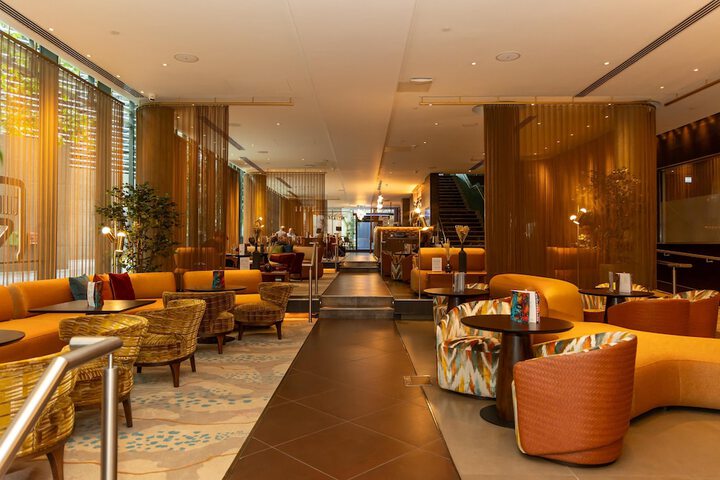 Lounge 49 of 103