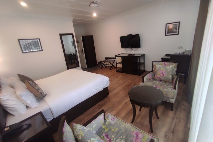 Room 4 of 30