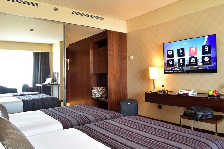 Room 28 of 106