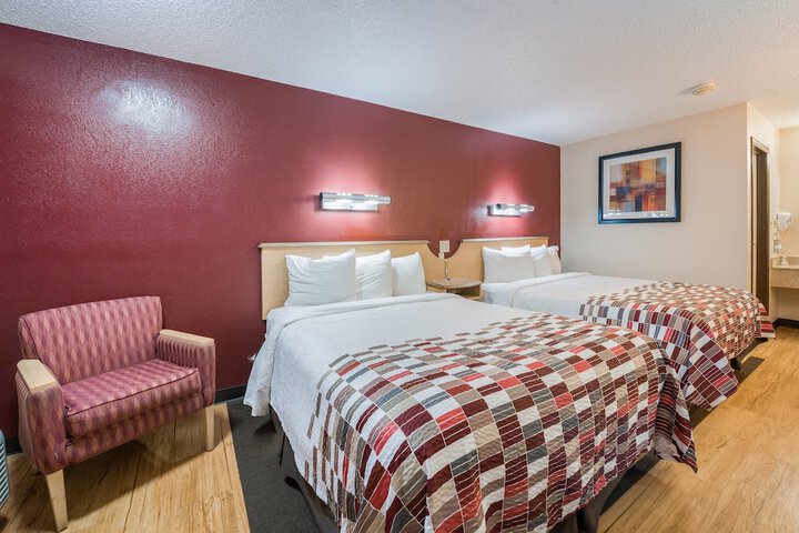 Quadruple Deluxe Queen Bed (4 of 8)