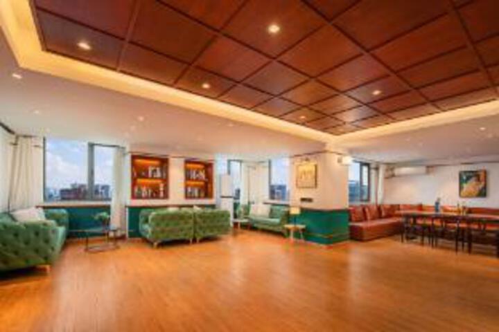 Xuanyue Hotel (Wuyi Square IFS International Financial Center)