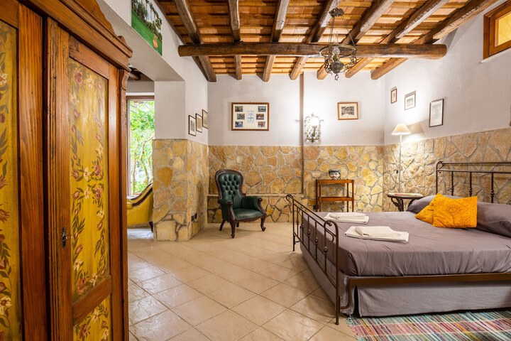 Room 5 of 62