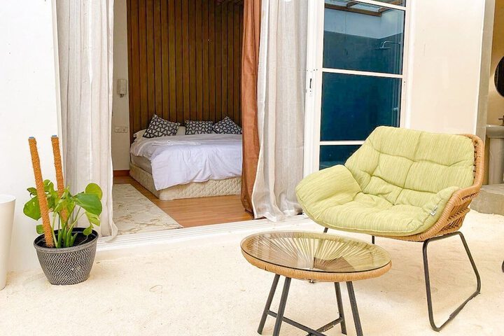 Room 6 of 16