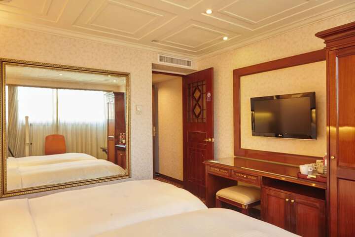 Room 32 of 103