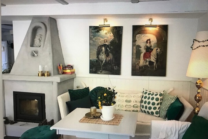 Lounge 48 of 57