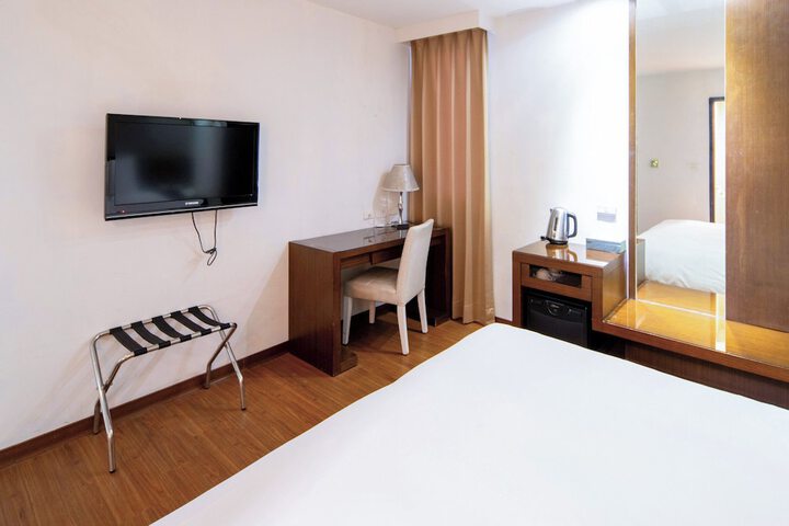 Room 19 of 120