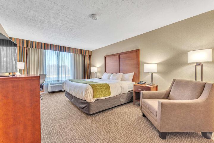 1 King Bed (1 of 9)
