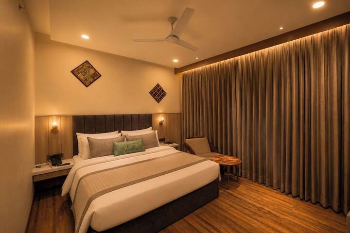 Room 28 of 77
