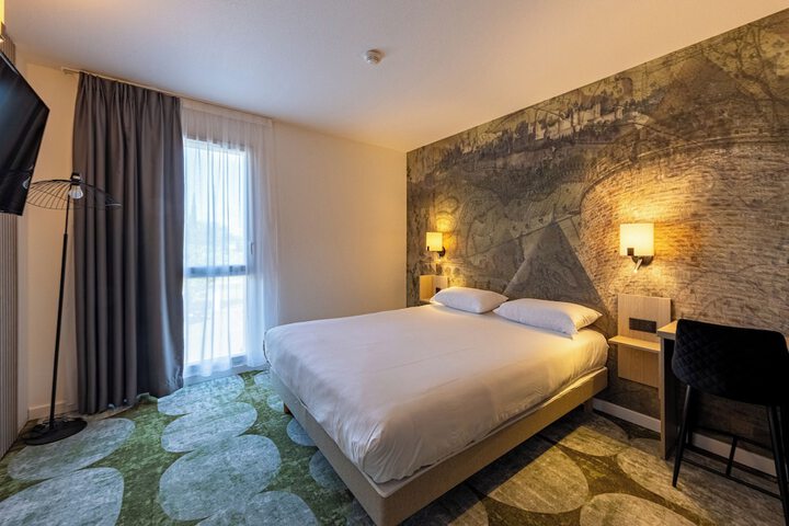 Room 35 of 104