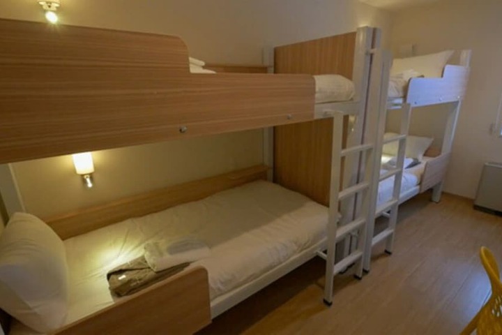 Room 12 of 37