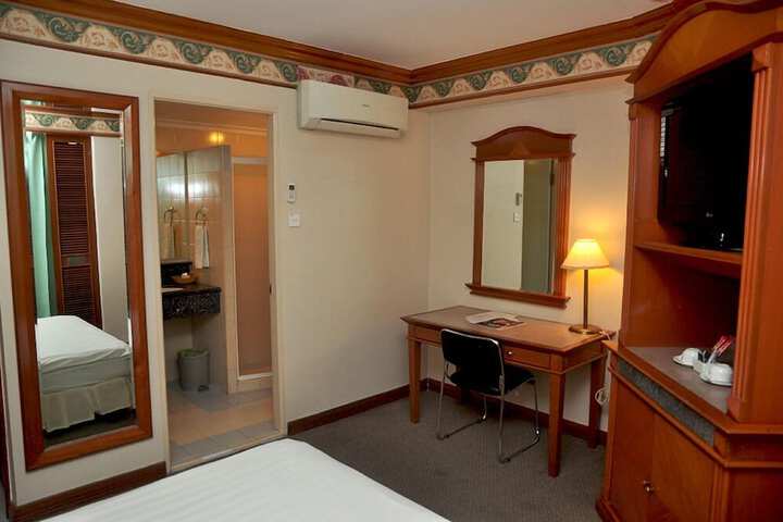 Room 50 of 63