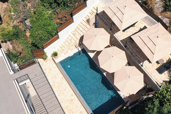 Pool 41 of 54