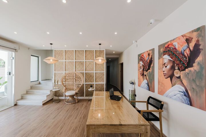Concierge desk