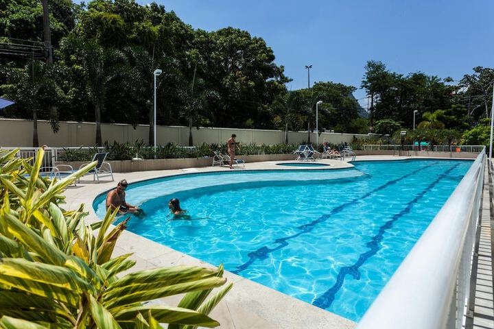 Pool 25 of 41