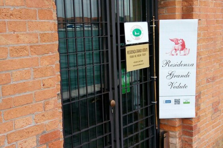 Hotel Entry