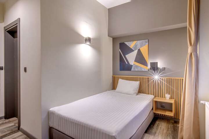 Room 6 of 36
