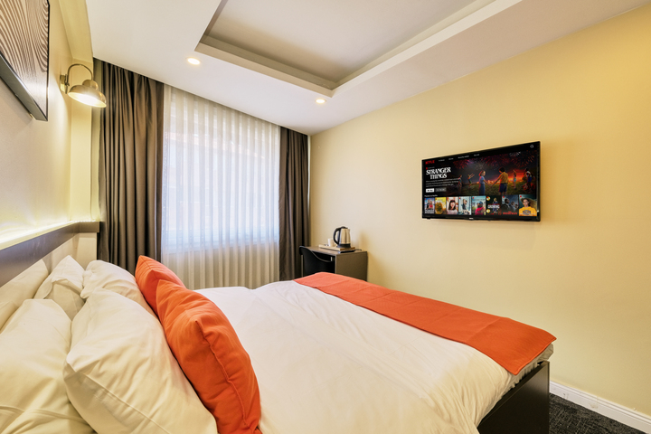 Room 21 of 28