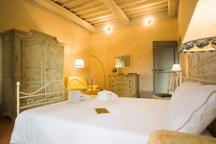 Room 3 of 68