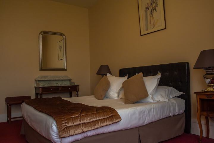 Room 18 of 37